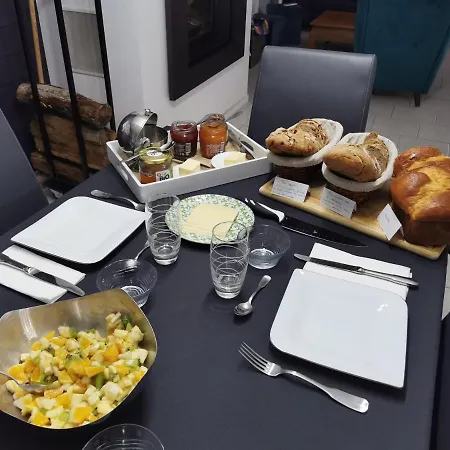 House Next To The Circuit منزل للإقامة *